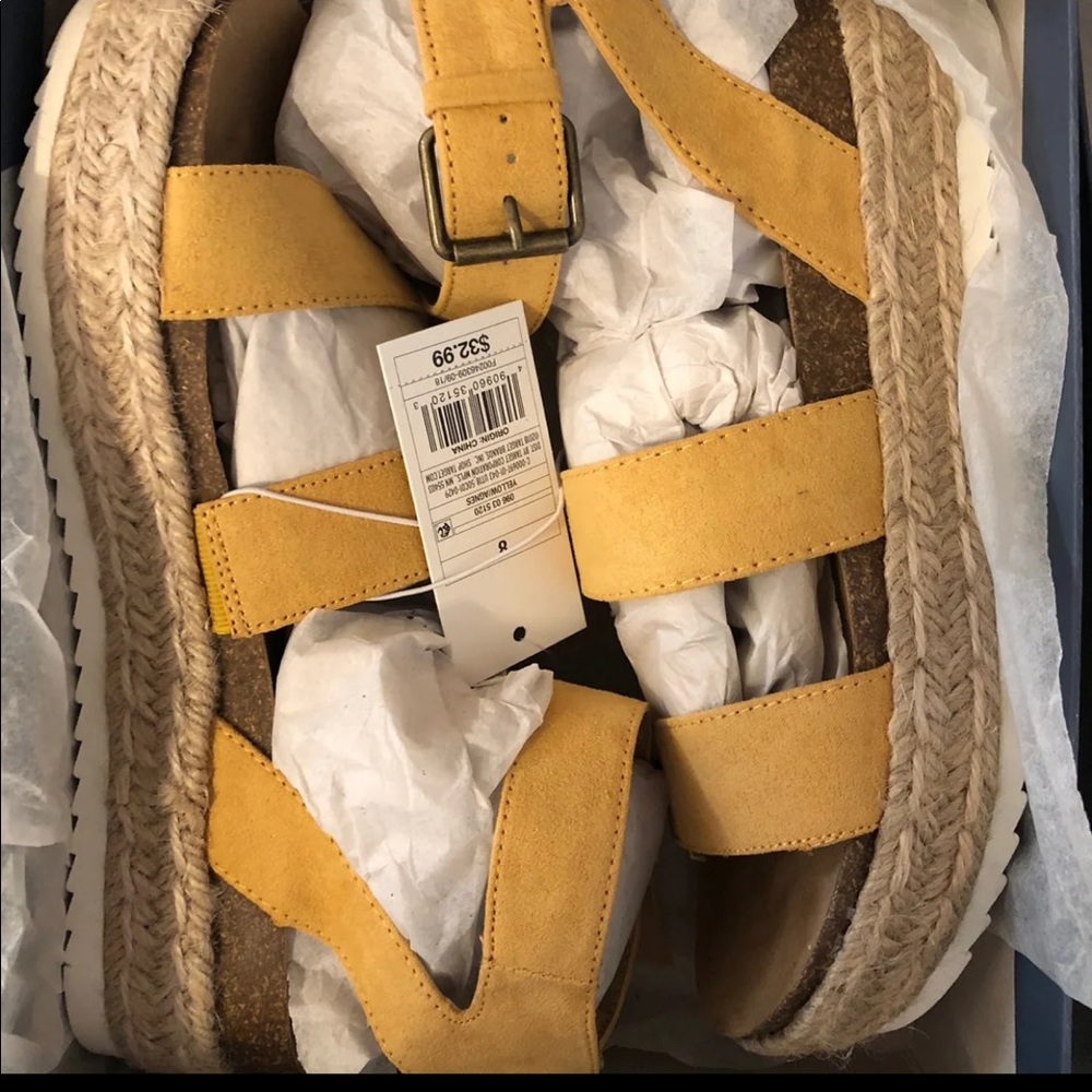 Universal Thread sandals